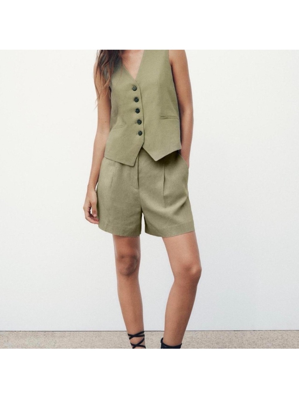 Zara Olive Green High-Waist Linen-Blend Shorts - Picture 2 of 10
